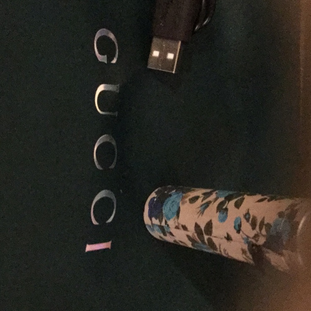💙🌹🌸Brand New Gucci Smartphone Charger💙🌸🌹 - Picture 6 of 6